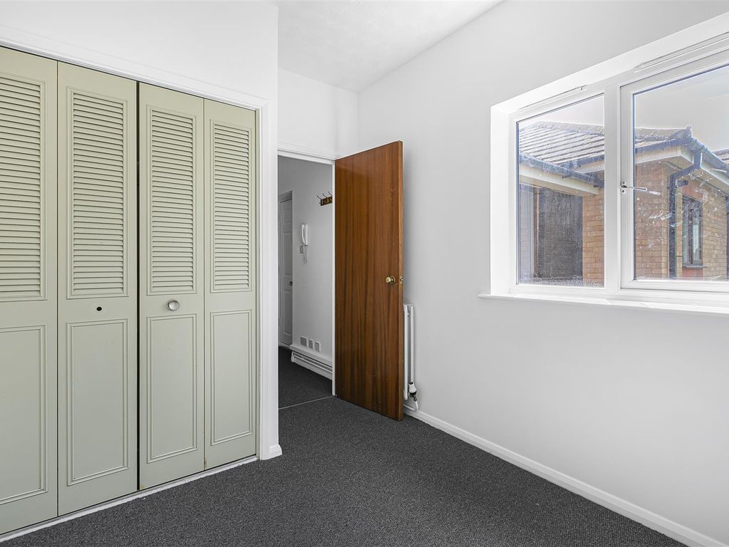 1 bed flat for sale in Loris Court, Cherry Hinton, Cambridge CB1, £199,000