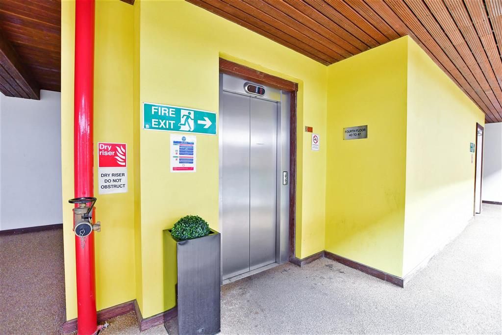 1 bed flat for sale in Shaftesbury Road, London E7, £290,000