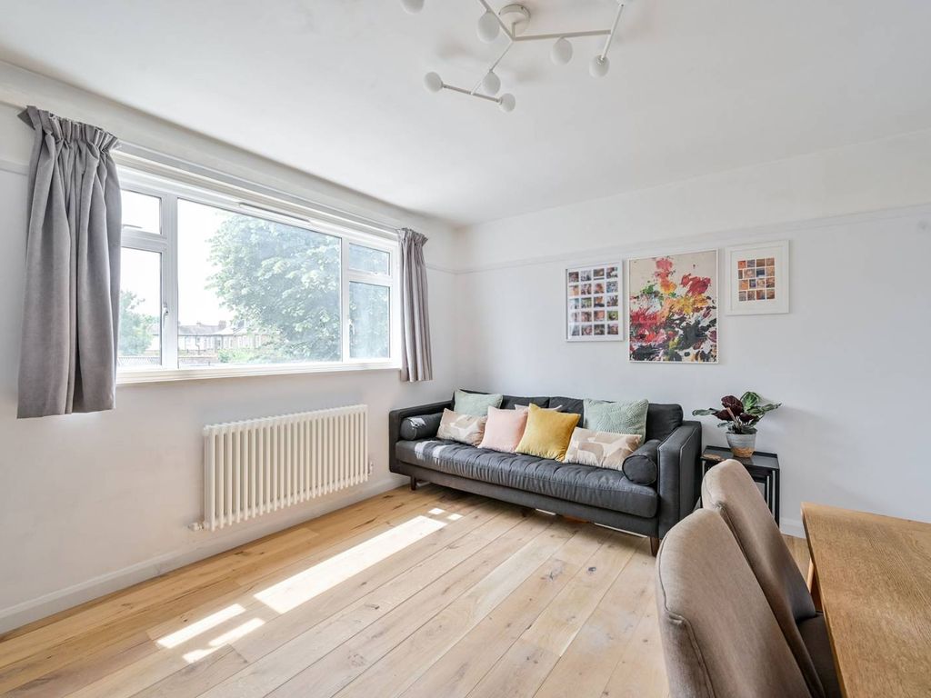 1 bed flat for sale in Bargery Road, Catford, London SE6, £280,000