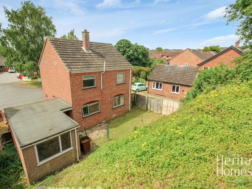 3 bed detached house for sale in Olive Avenue, Newton Flotman, Norwich NR15, £240,000
