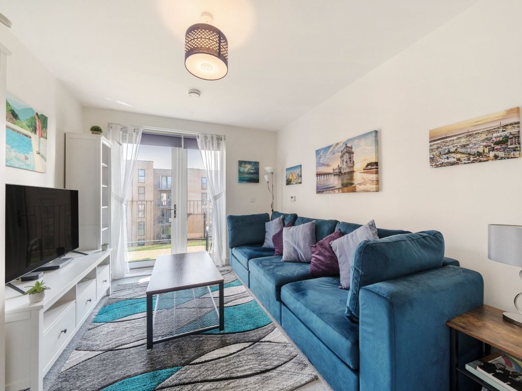 2 bed flat for sale in Lambourne House, Apple Yard, Penge SE20, £174,000