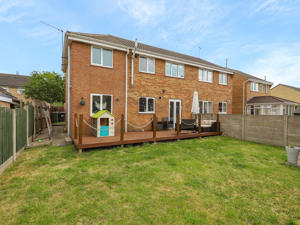 4 bed semi-detached house for sale in Watermeade, Eckington S21, £250,000