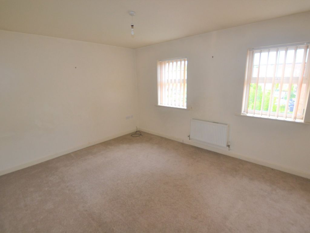 2 bed flat for sale in Montvale Gardens, Leicester LE4, £100,000