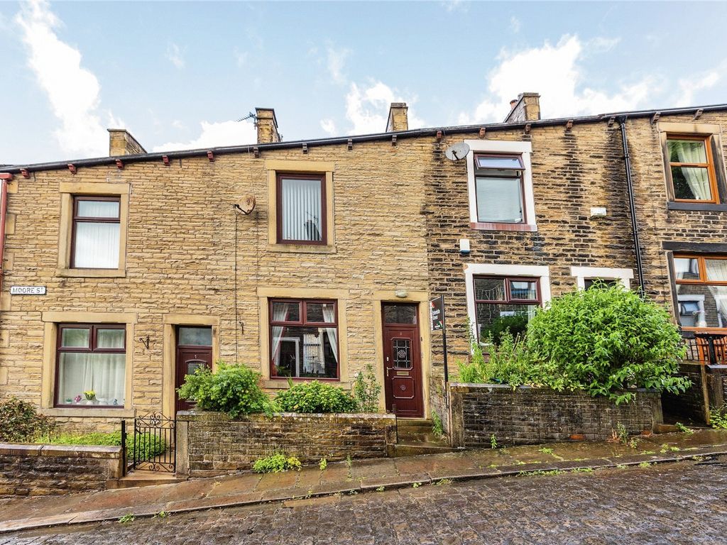 3 bed terraced house for sale in Moore Street, Colne BB8, £100,000