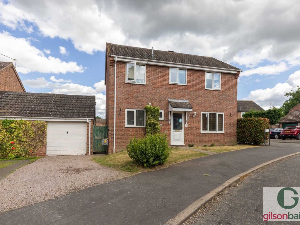 4 bed detached house for sale in Ropes Walk, Blofield NR13, £290,000