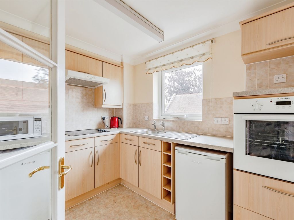 1 bed property for sale in London Road, Redhill RH1, £125,000