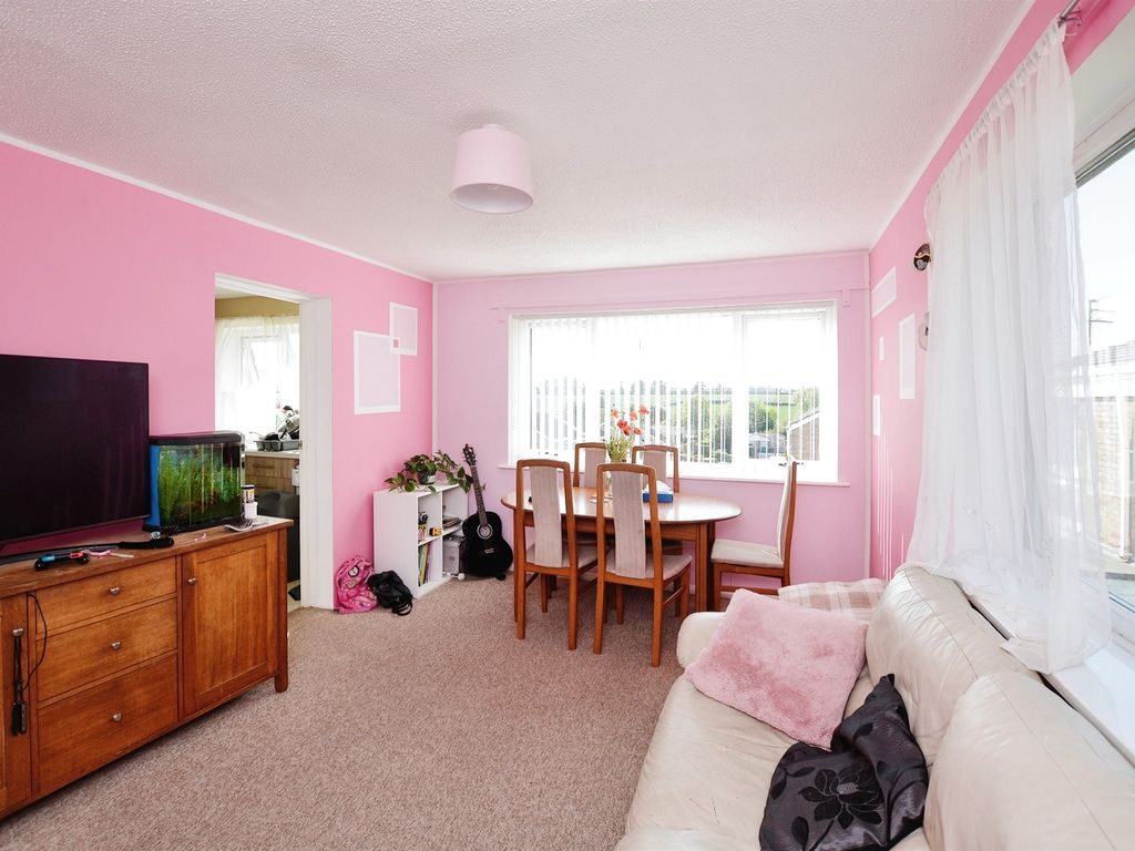 2 bed flat for sale in The Willows, Little Harrowden, Wellingborough NN9, £145,000