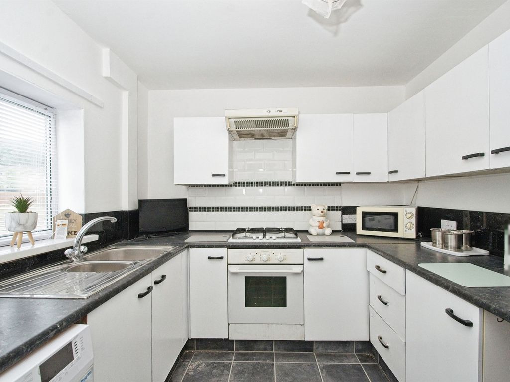 3 bed maisonette for sale in Wool Pitch, Greenmeadow, Cwmbran NP44, £130,000
