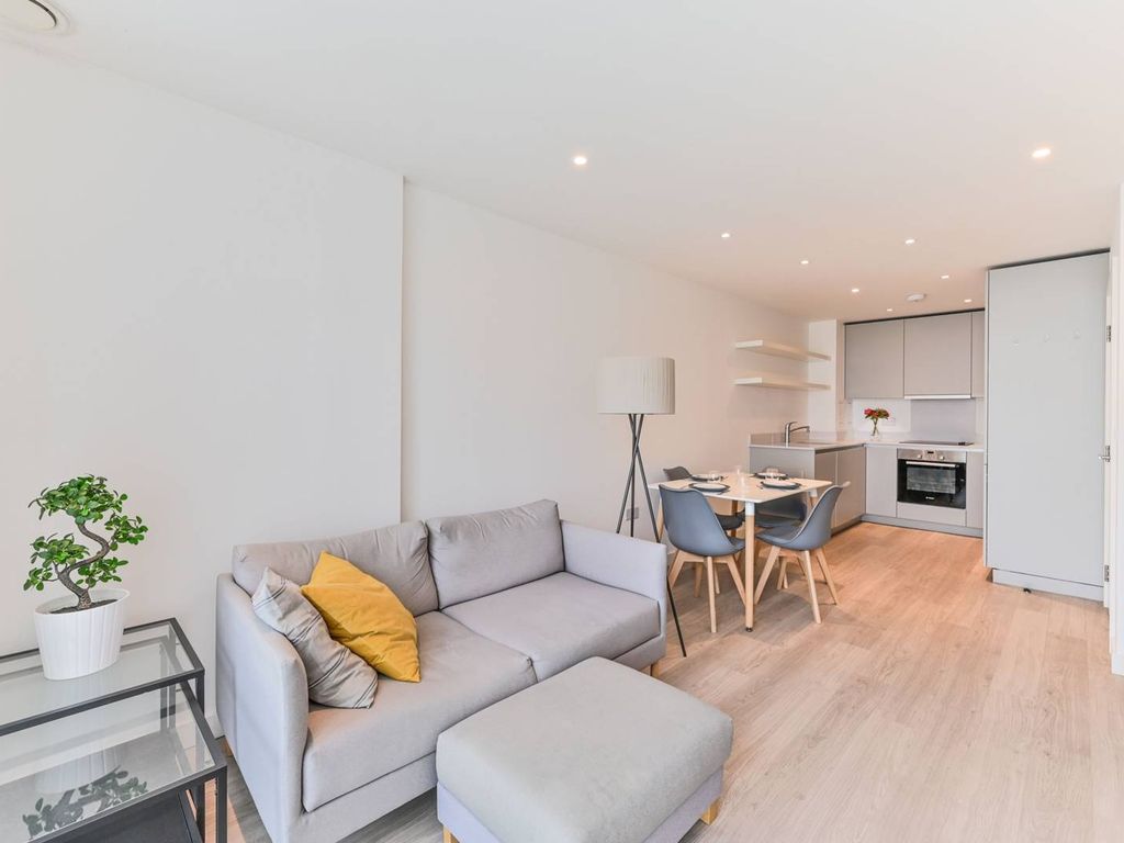 1 bed flat for sale in Saffron Central Square, Central Croydon, Croydon CR0, £250,000