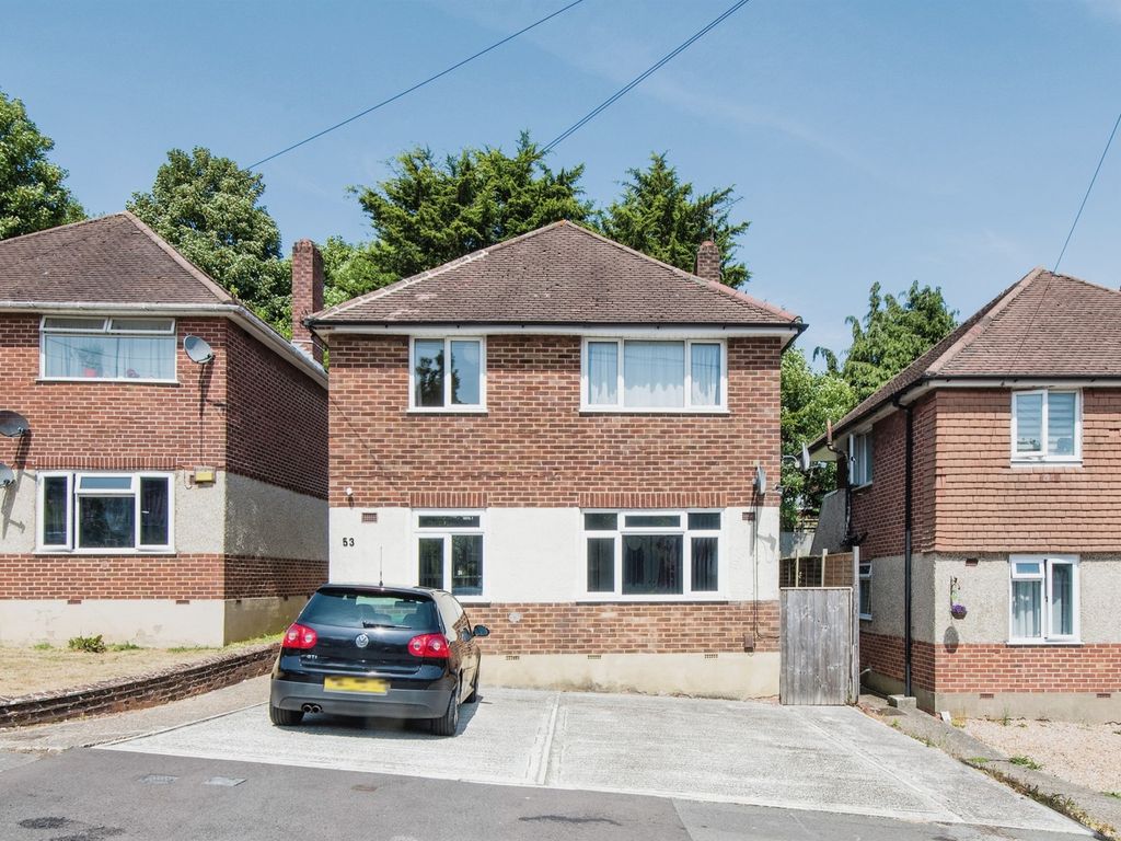 2 bed maisonette for sale in Vale Drive, Southampton SO18, £160,000