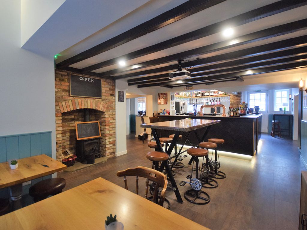 Pub/bar for sale in Coach And Horses, Malton YO17, £400,000