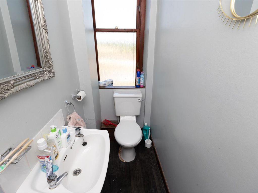 1 bed flat for sale in Thornbank Street, Dundee DD4, £69,995