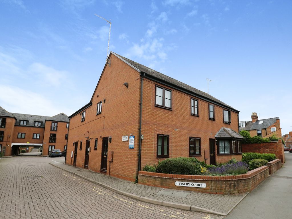 1 bed flat for sale in Grove Road, Stratford-Upon-Avon, Warwickshire CV37, £135,000
