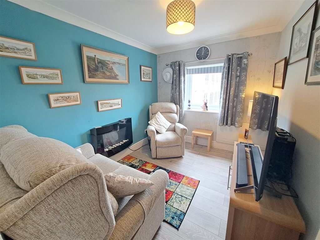 1 bed flat for sale in Trelowarren Street, Camborne TR14, £99,000