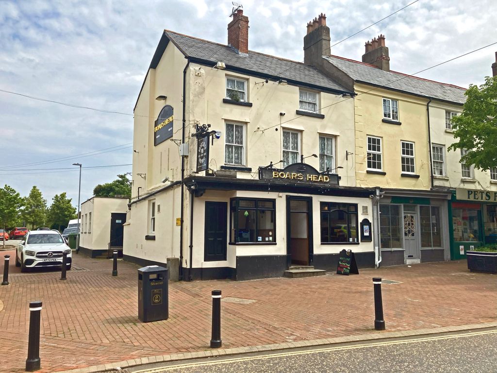 Pub/bar for sale in High Street, Holywell CH8, £275,000