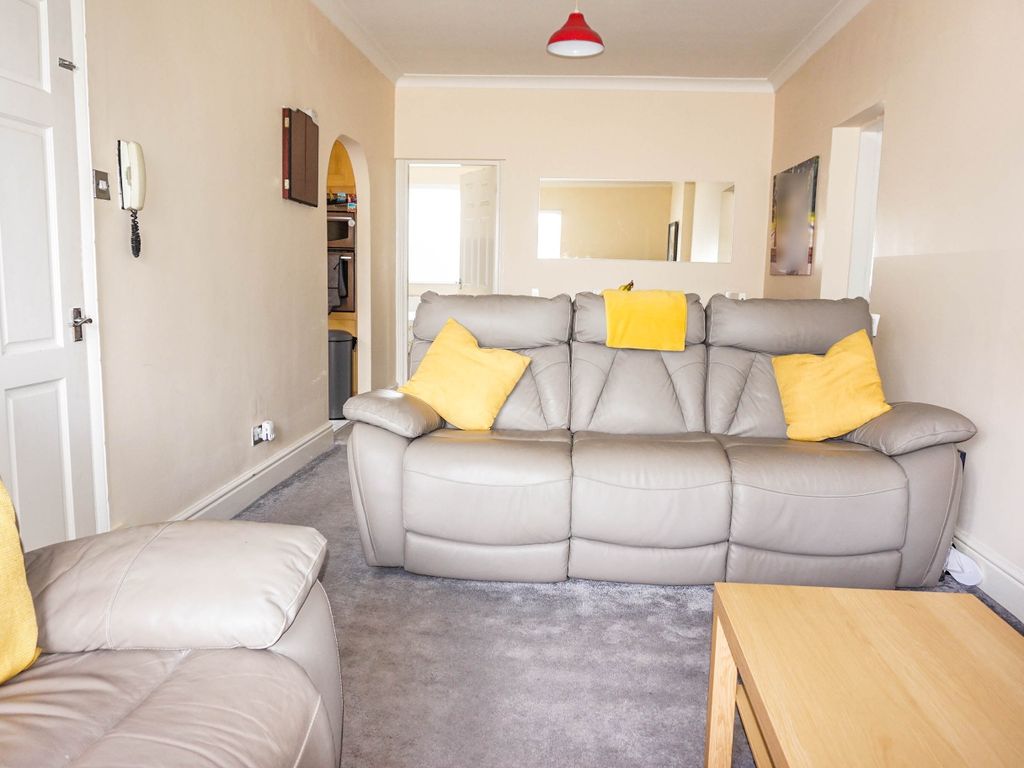 2 bed maisonette for sale in Birmingham Road, Sutton Coldfield B72, £180,000