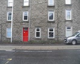 1 bed flat for sale in Dens Road, Dundee DD3, £50,000