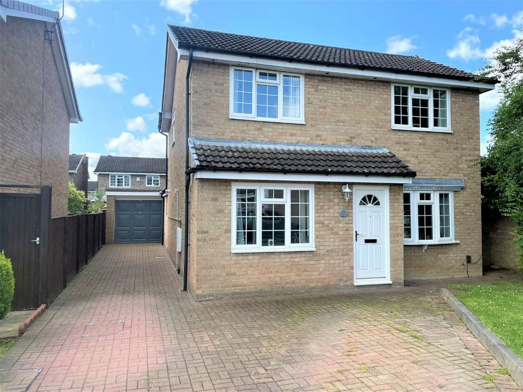 4 bed detached house for sale in Kearsley Close, Eaglescliffe, Stockton-On-Tees TS16, £305,000