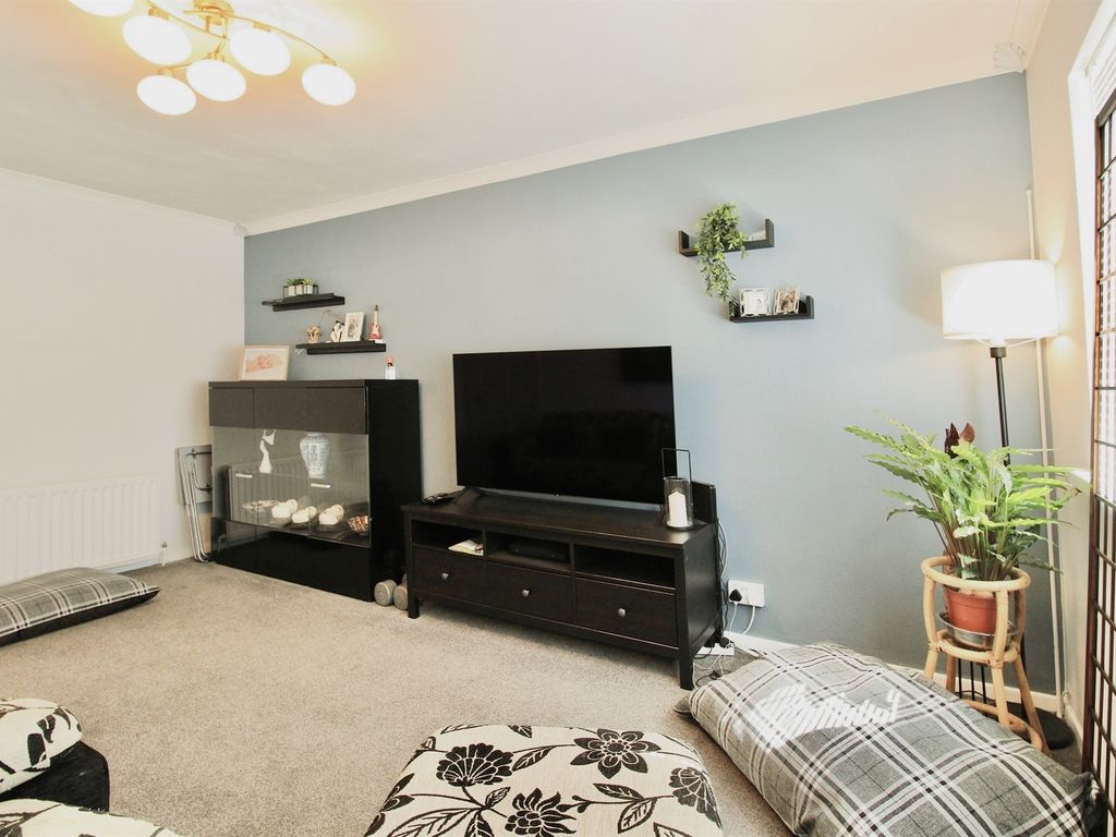 3 bed flat for sale in Quarry Crescent, Fairwater, Cardiff CF5, £160,000