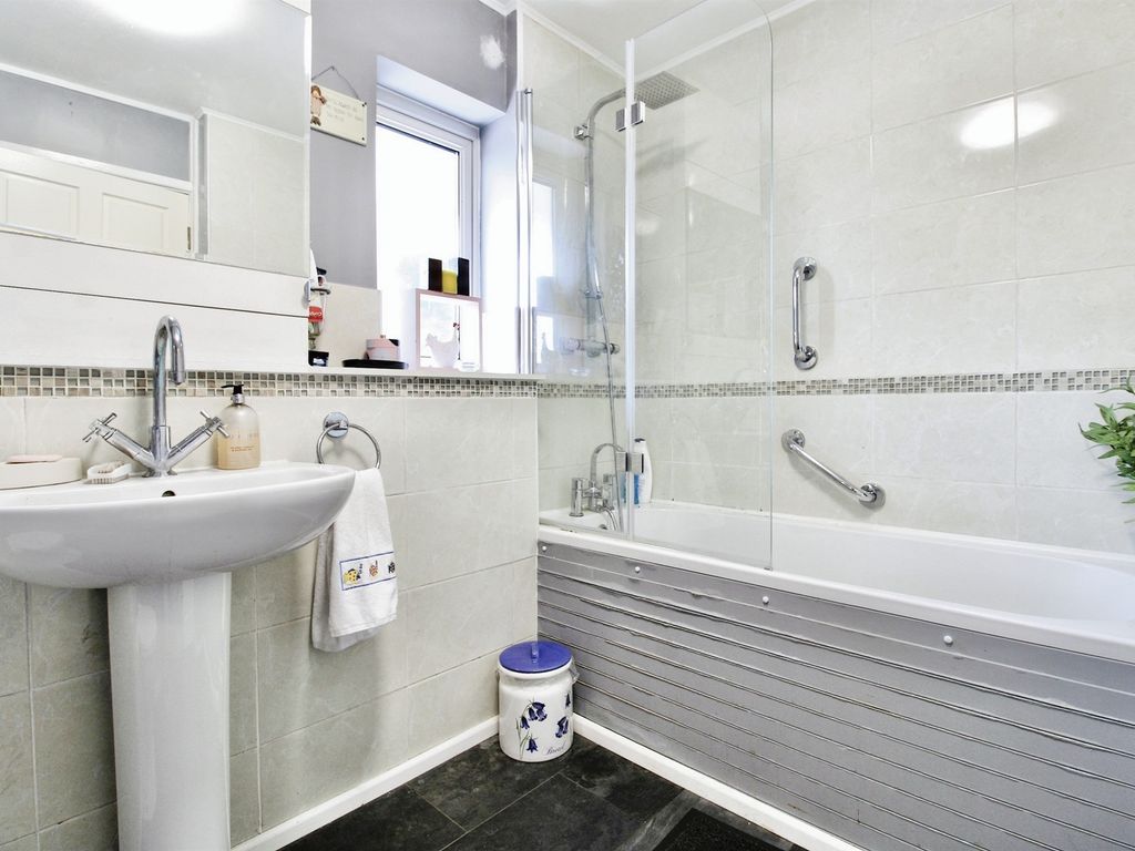 3 bed flat for sale in Quarry Crescent, Fairwater, Cardiff CF5, £160,000
