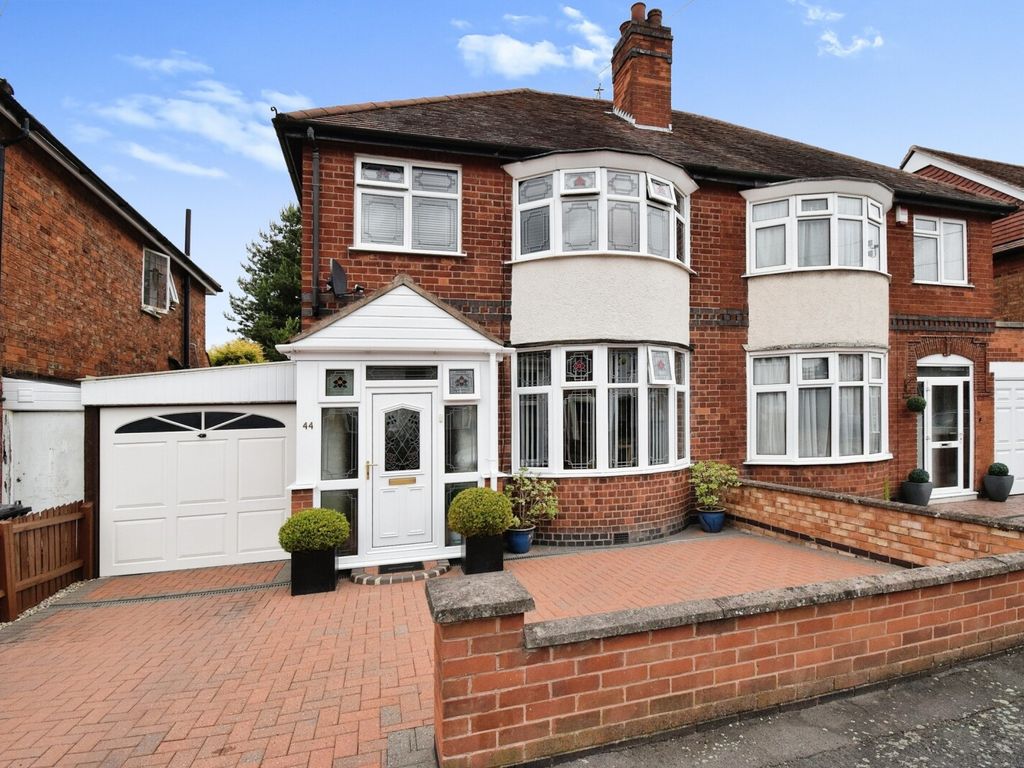 3 bed semi-detached house for sale in Dorchester Road, Leicester, Leicestershire LE3, £290,000