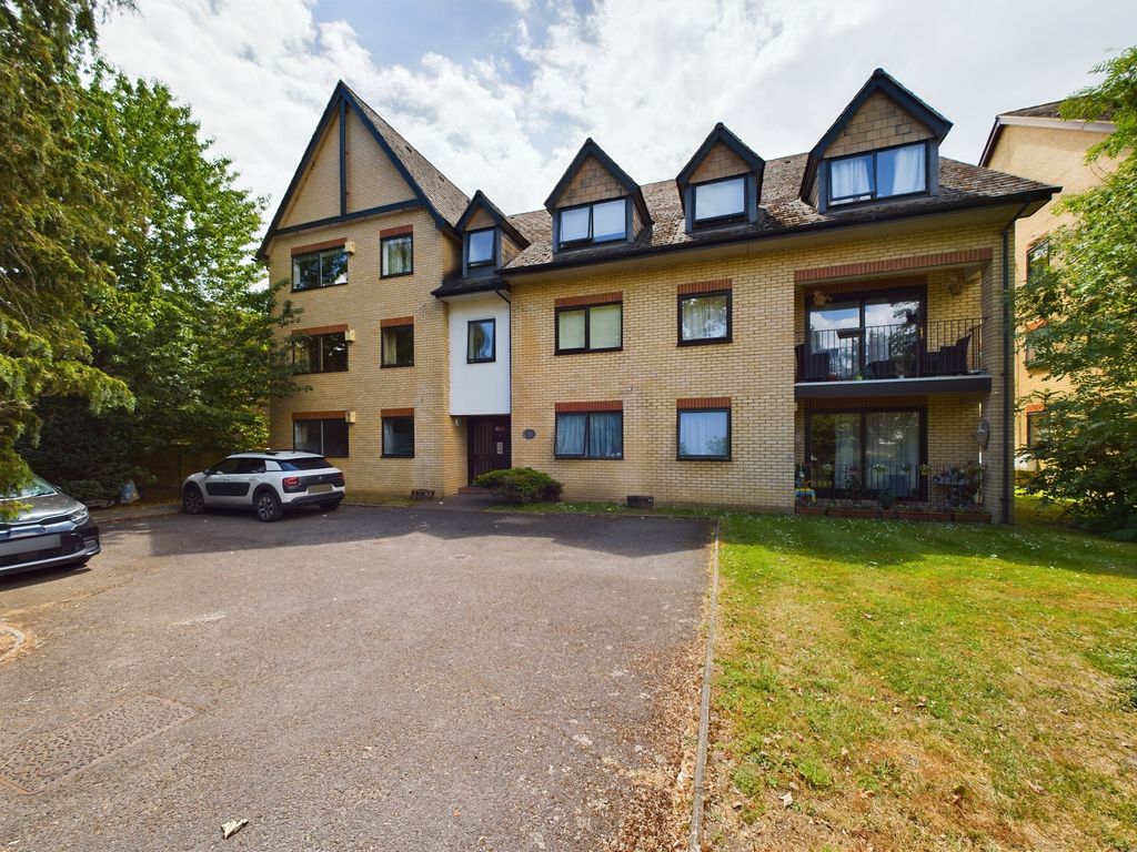 1 bed flat for sale in Clarendon Court, 14 Albemarle Road, Beckenham, Kent BR3, £275,000