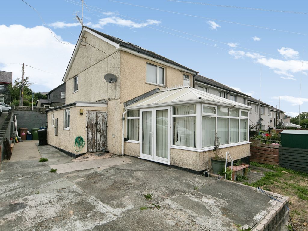 3 bed end terrace house for sale in Bro Syr Ifor, Tregarth, Bangor, Gwynedd LL57, £180,000