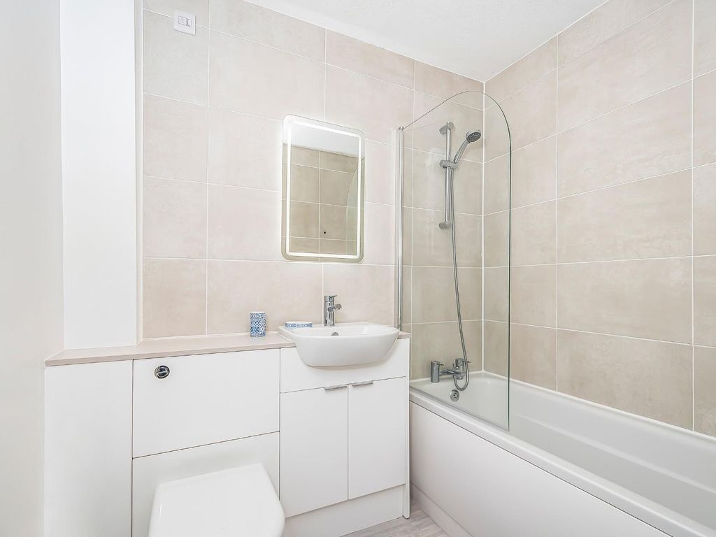 2 bed property for sale in Dog & Duck Lane, Beverley HU17, £250,000