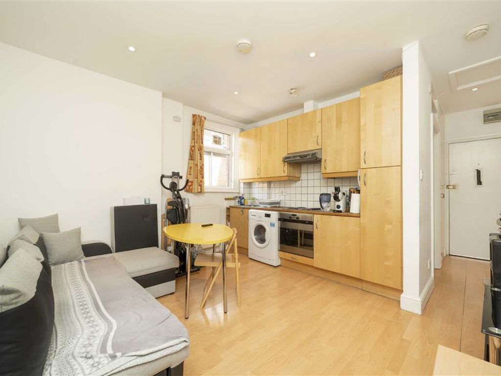 1 bed flat for sale in Cricklewood Broadway, London NW2, £215,000
