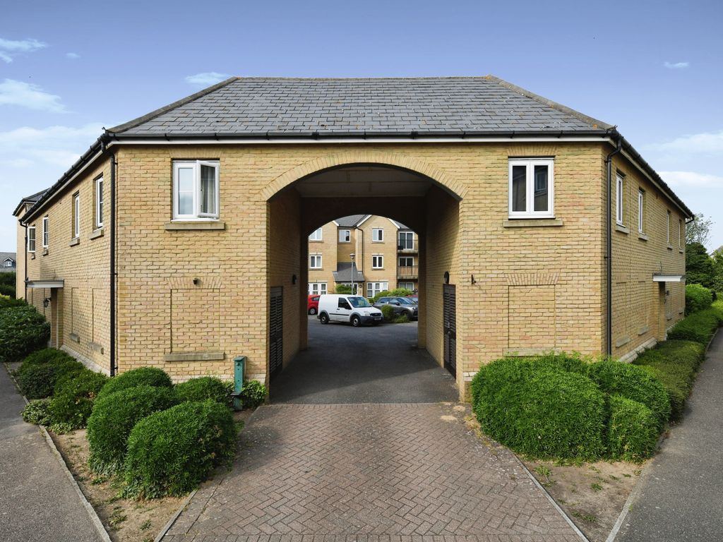 2 bed flat for sale in Mortimer Way, Witham, Essex CM8, £190,000