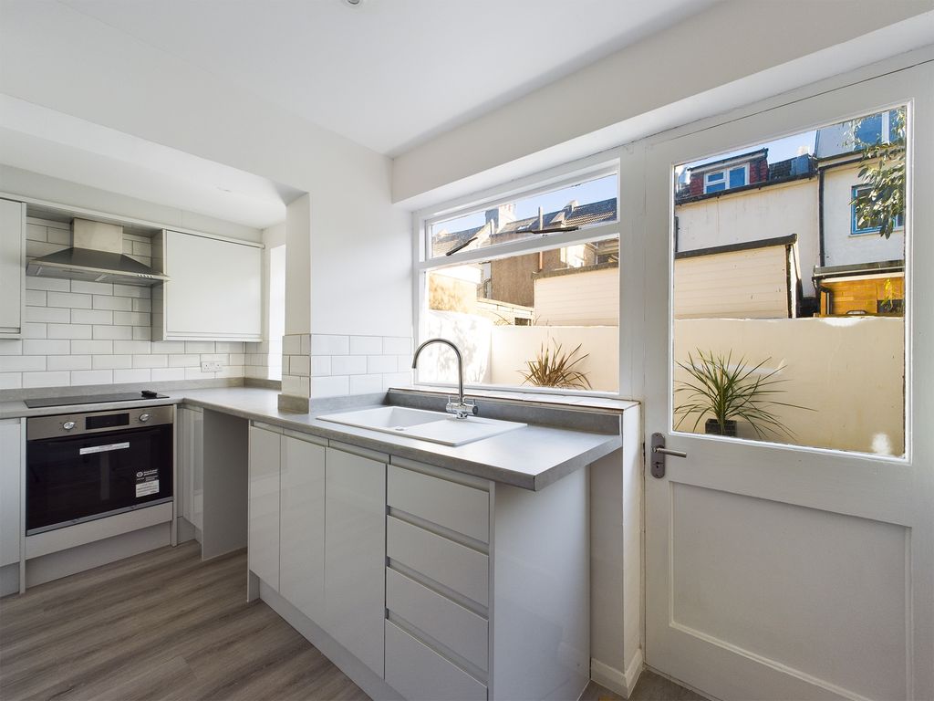 1 bed flat for sale in Rugby Place, Brighton BN2, £250,000