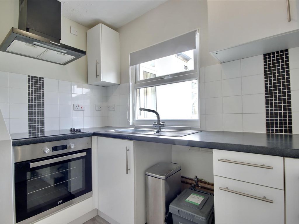 1 bed flat for sale in Fratton Road, Fratton, Portsmouth PO1, £110,000