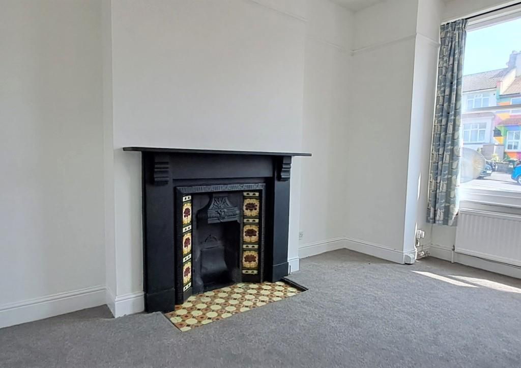 2 bed flat for sale in Elm Grove, Brighton BN2, £280,000