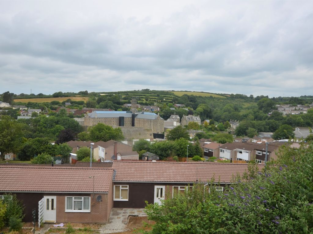 2 bed flat for sale in Hillside Court, Bodmin, Cornwall PL31, £145,000