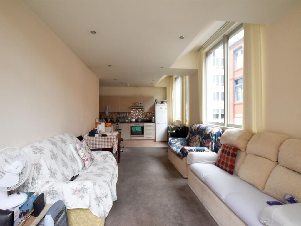 2 bed flat for sale in Humberstone Road, Leicester LE5, £125,000