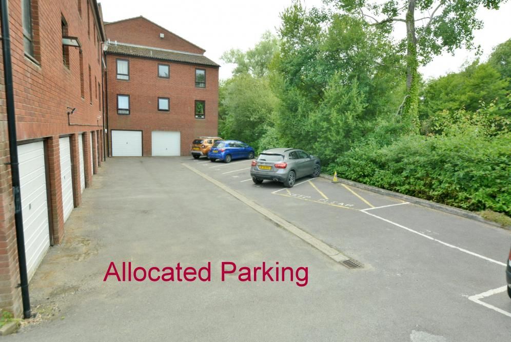 1 bed flat for sale in Allenview Road, Wimborne BH21, £165,000