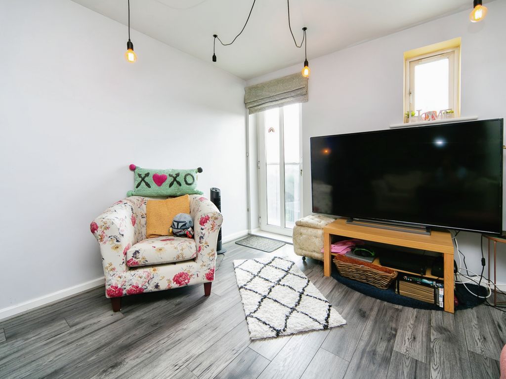 2 bed flat for sale in Saddlery Way, Chester CH1, £80,000