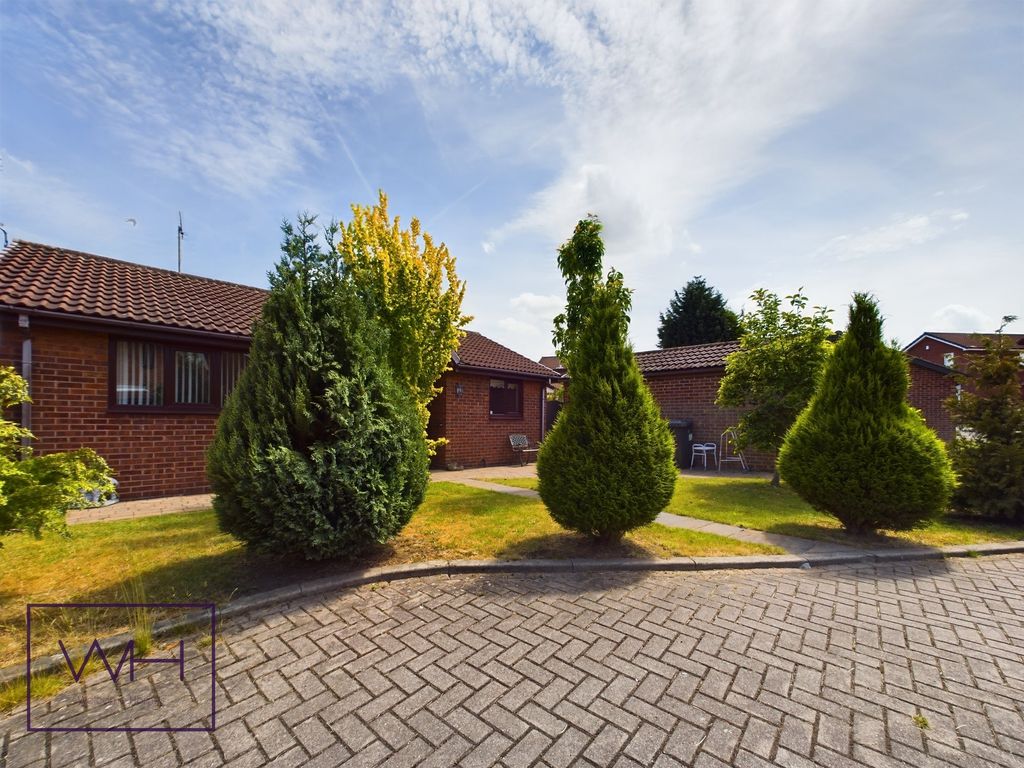 2 bed bungalow for sale in Challenger Drive, Sprotbrough, Doncaster DN5, £220,000