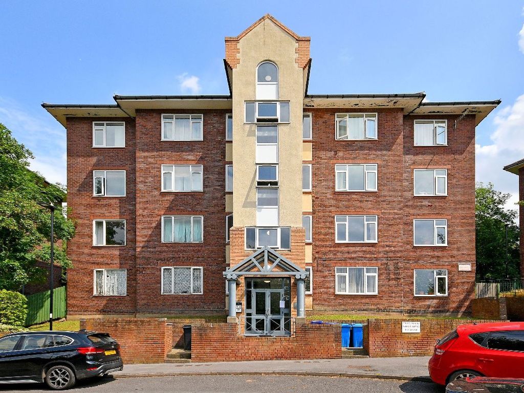 2 bed flat for sale in Blackwell Place, Sheffield S2, £115,000