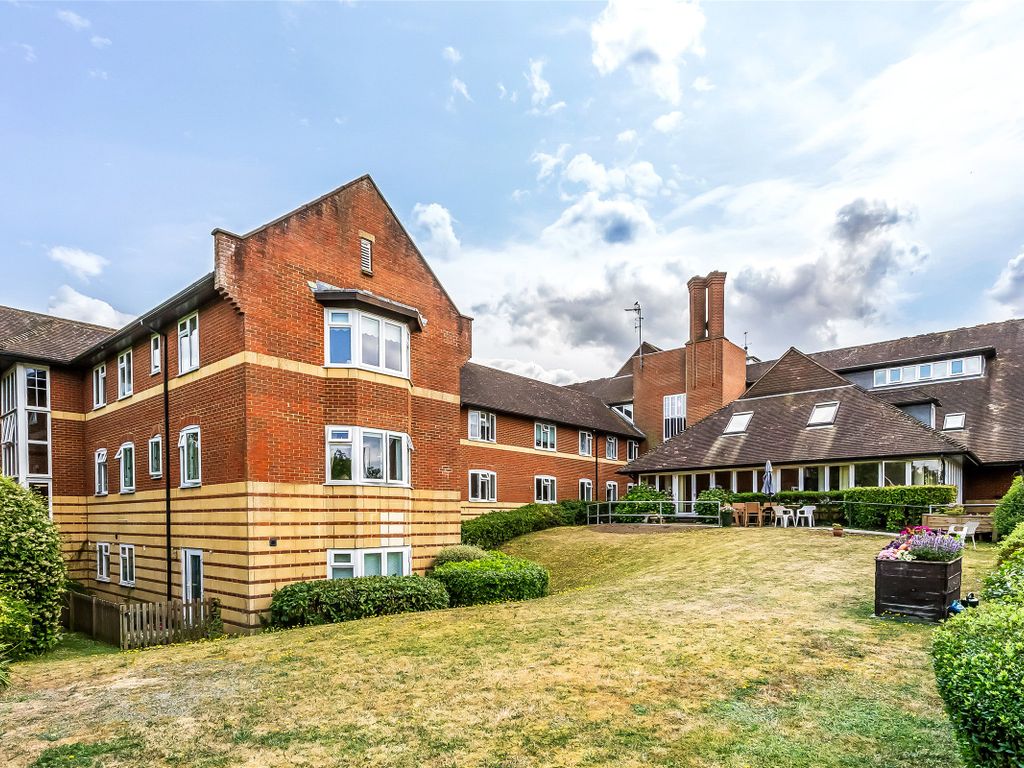 2 bed flat for sale in Canterbury Court, Station Road, Dorking, Surrey RH4, £220,000