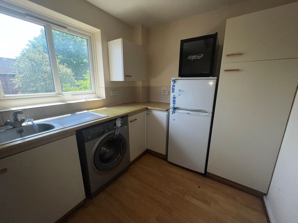 1 bed flat for sale in Wheatley Close, London NW4, £235,000