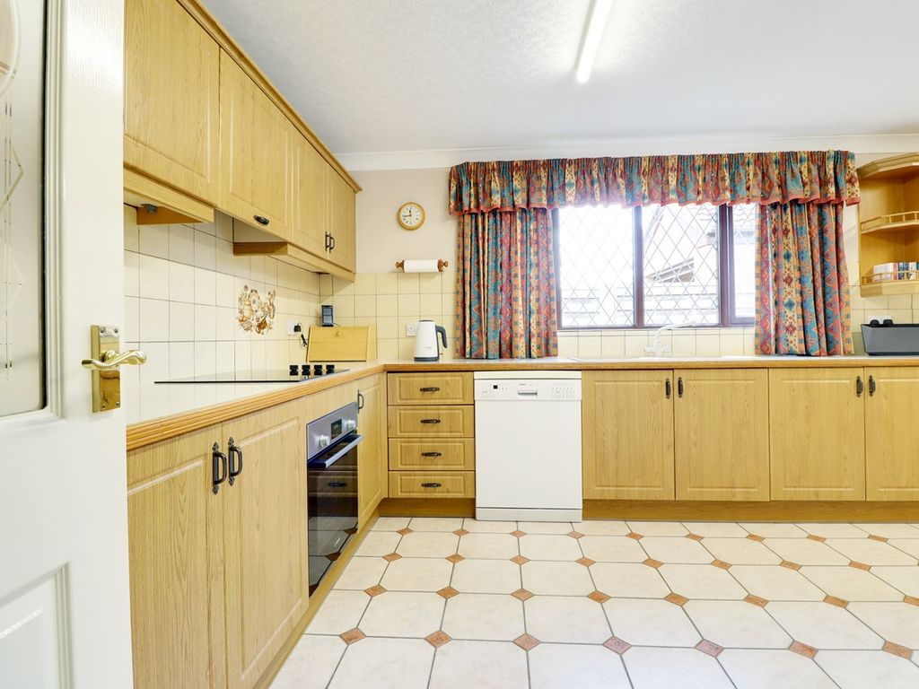 4 bed bungalow for sale in Woods Meadow, Hibaldstow DN20, £320,000