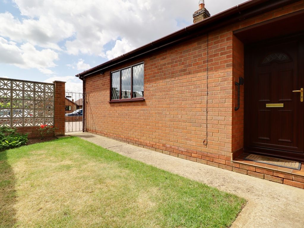 4 bed bungalow for sale in Woods Meadow, Hibaldstow DN20, £320,000