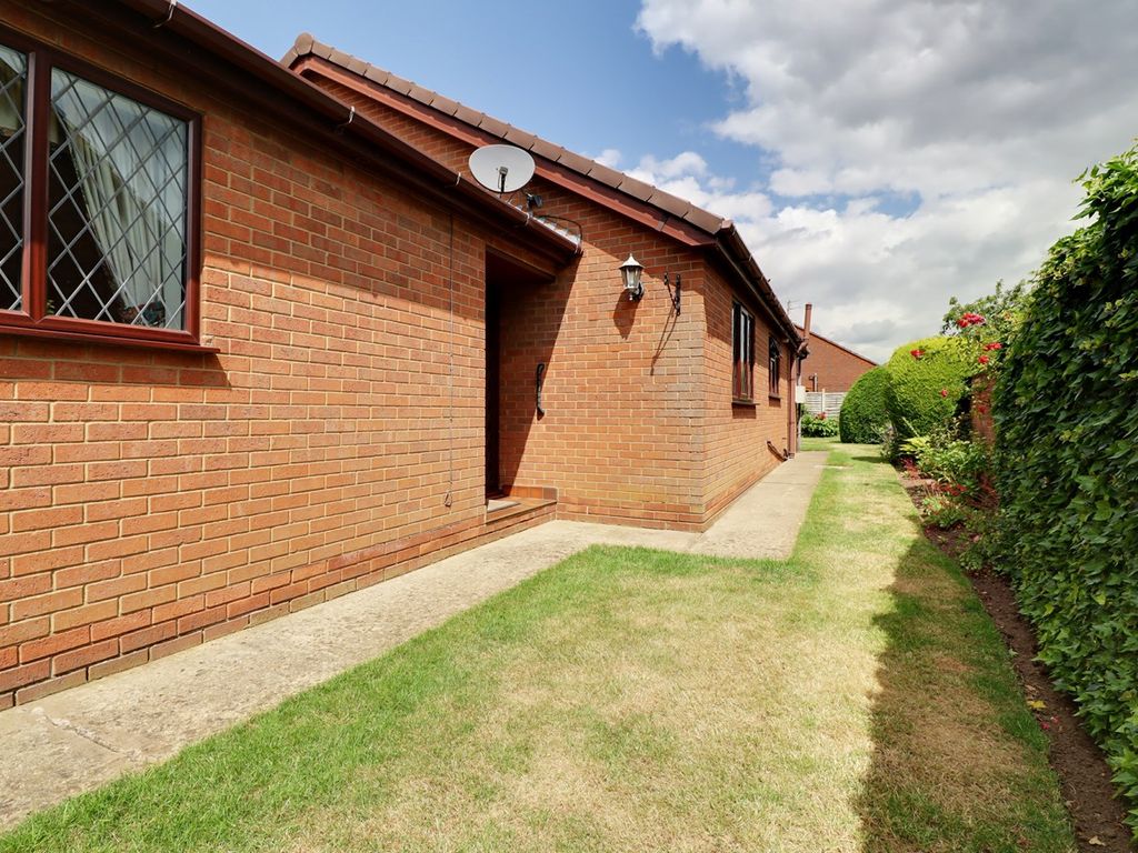 4 bed bungalow for sale in Woods Meadow, Hibaldstow DN20, £320,000