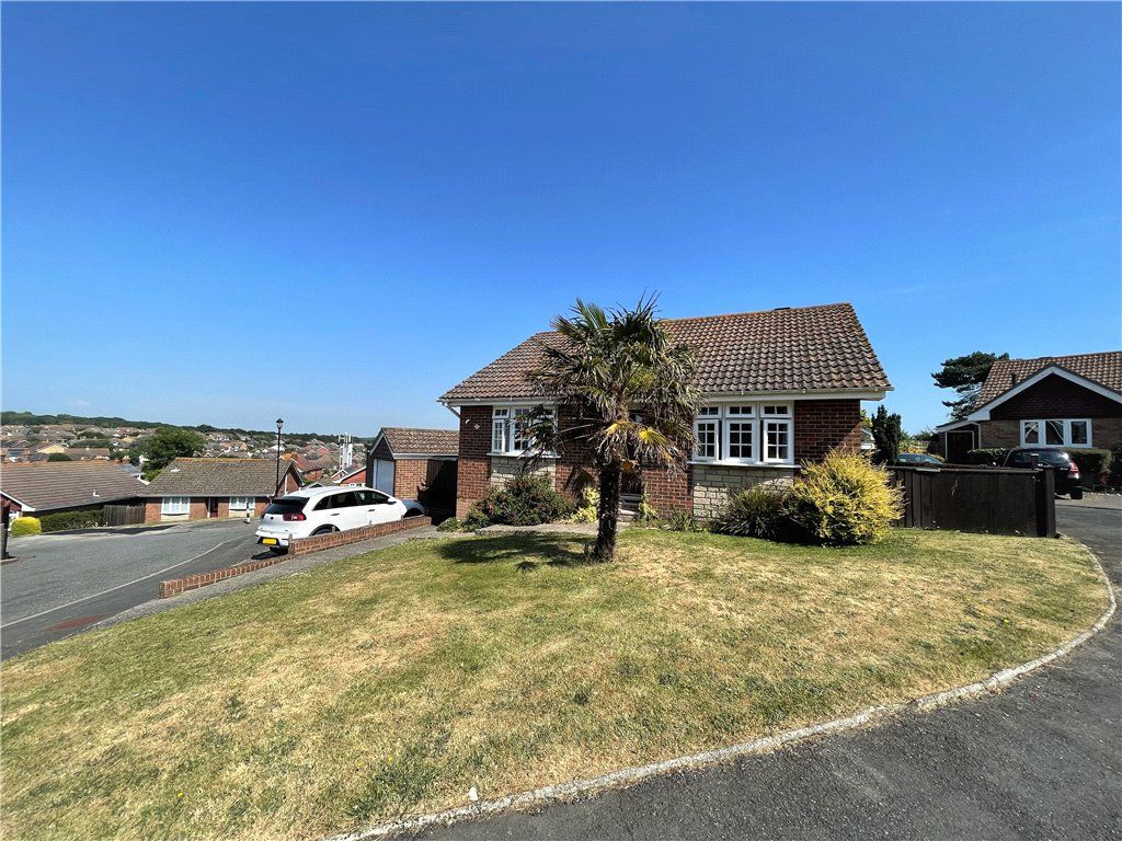 2 bed bungalow for sale in Fairfield Way, Totland Bay, Isle Of Wight PO39, £325,000