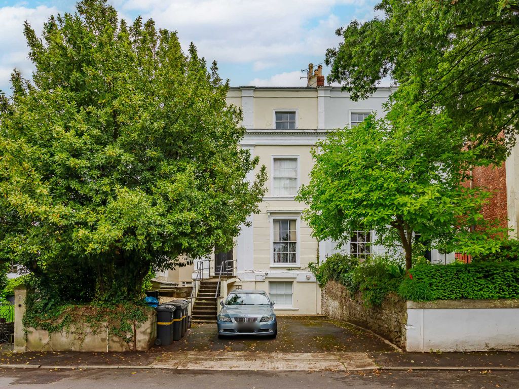 1 bed flat for sale in Second Floor Flat, 4 Buckingham Vale, Clifton, Bristol BS8, £315,000