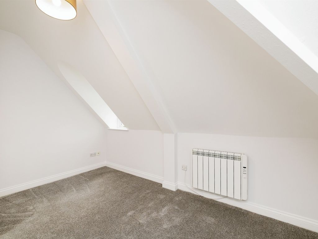 3 bed flat for sale in Nelson Street, Buckingham MK18, £200,000