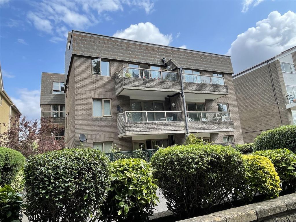 2 bed flat for sale in Clarence Road North, Weston-Super-Mare BS23, £235,000