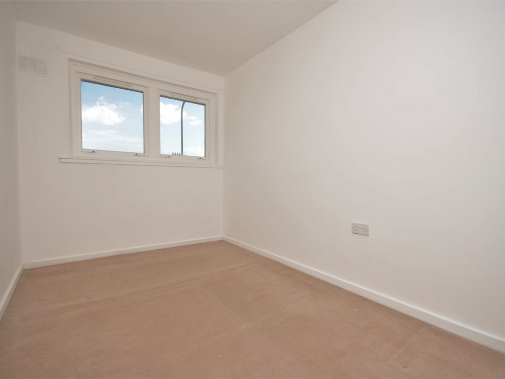 2 bed flat for sale in Lomond Street, Helensburgh, Argyll & Bute G84, £68,000