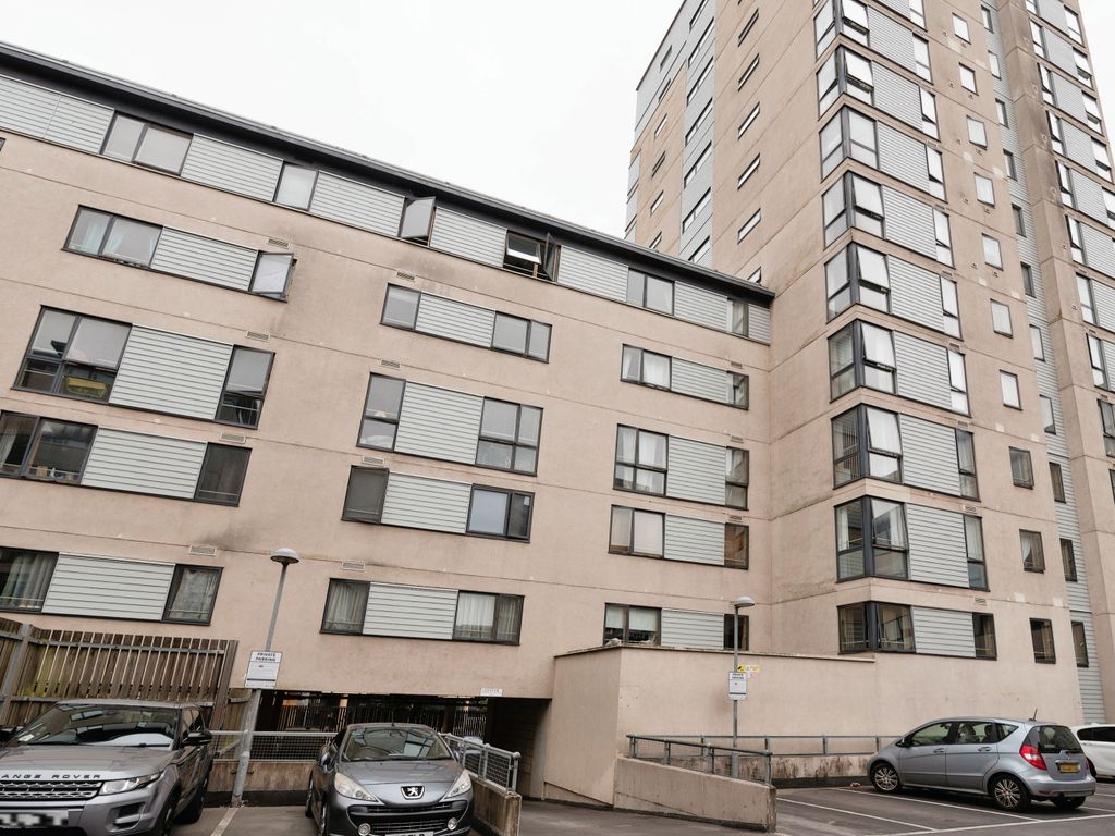 1 bed flat for sale in Falcon Drive, Cardiff CF10, £125,000